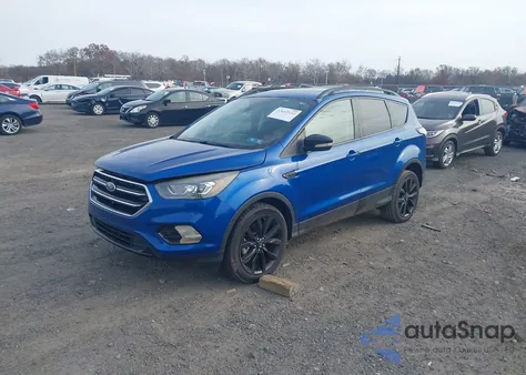 2017 Ford Escape Titanium z USA, uszkodzony, nr VIN 1FMCU9JD5HUD86258